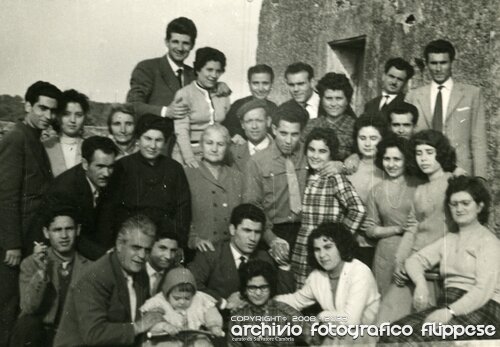 1957-foto-di-famiglia-MaioranaFrancesco-Mastroiene-Nunziat-Corica-Sebastiano-Cambria-Ciccio